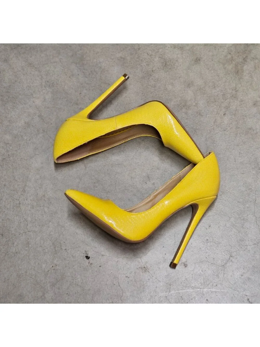 Yellow High Heel Pumps With Faux Snakeskin Texture & Pointed Toe Design